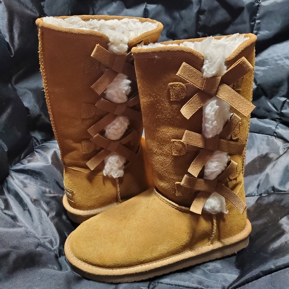 Kookaburra boot by uggs Victoria girls tall winter boots size 2